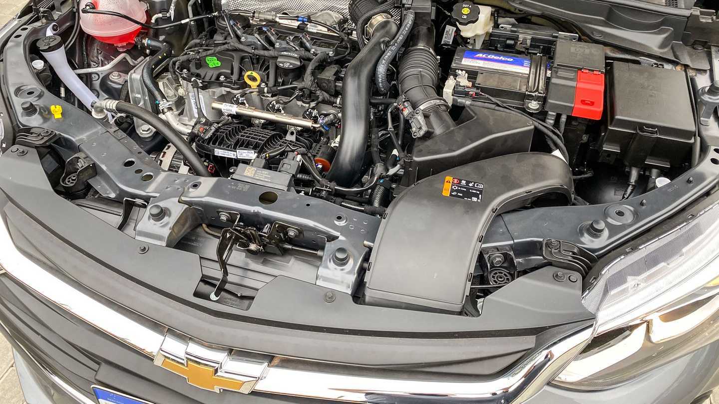 Chevrolet Onix 2022 As diferenças das versões básica e completa