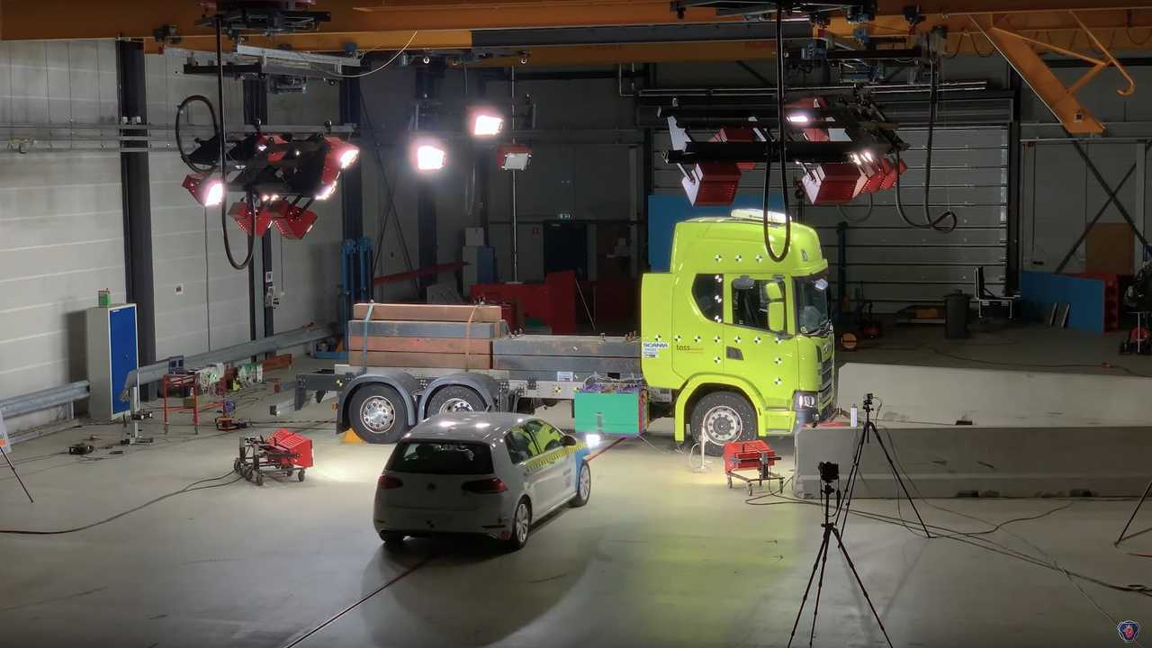 Crash testing an electric Scania truck