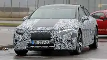 Mercedes EQS, le nuove foto spia con poche camuffature