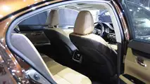 Makyajlı Lexus ES