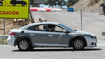Next-gen Renault Megane / Laguna test mule spy photo