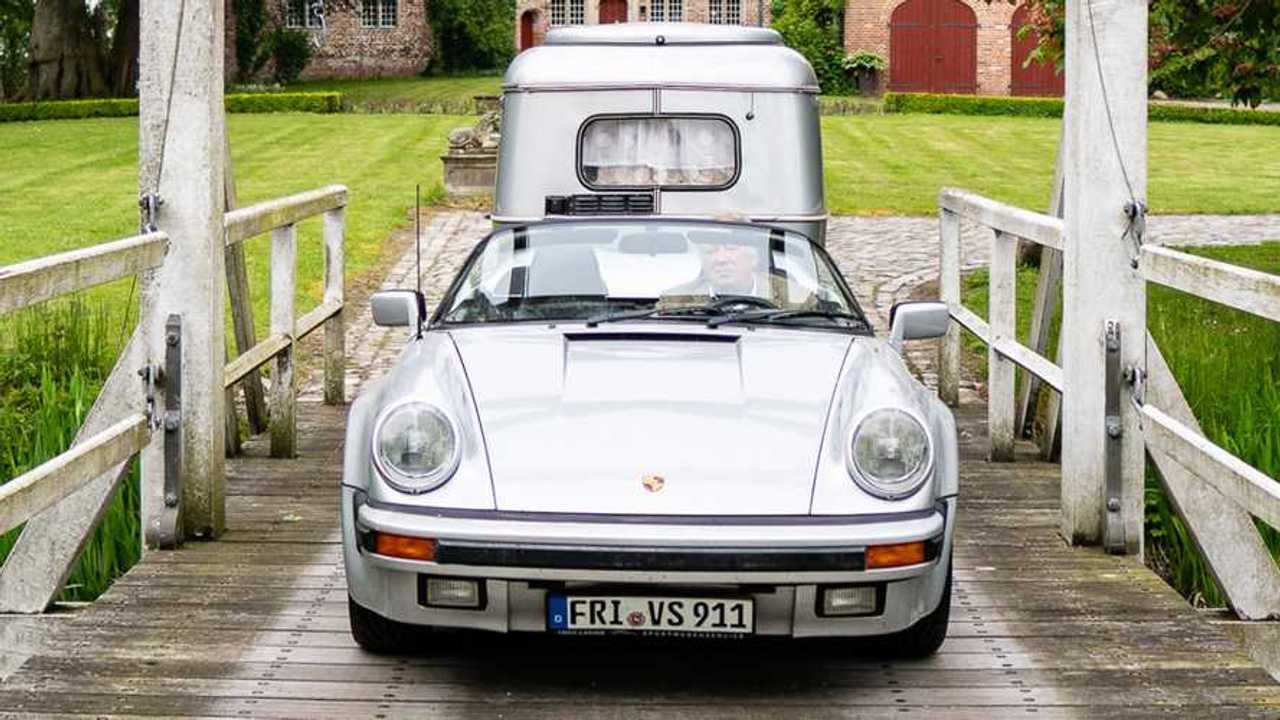 Porsche 911 Speedster con caravana