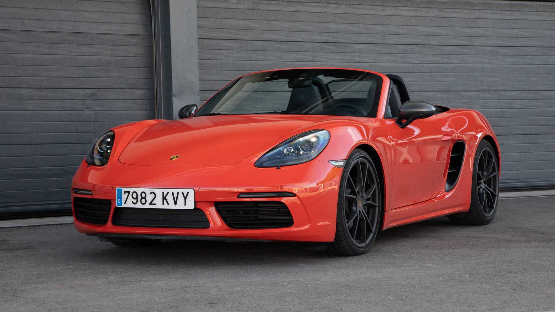 Video Porsche 718 Boxster T 2019 vs. VW Golf GTI TCR 2019 / Review en