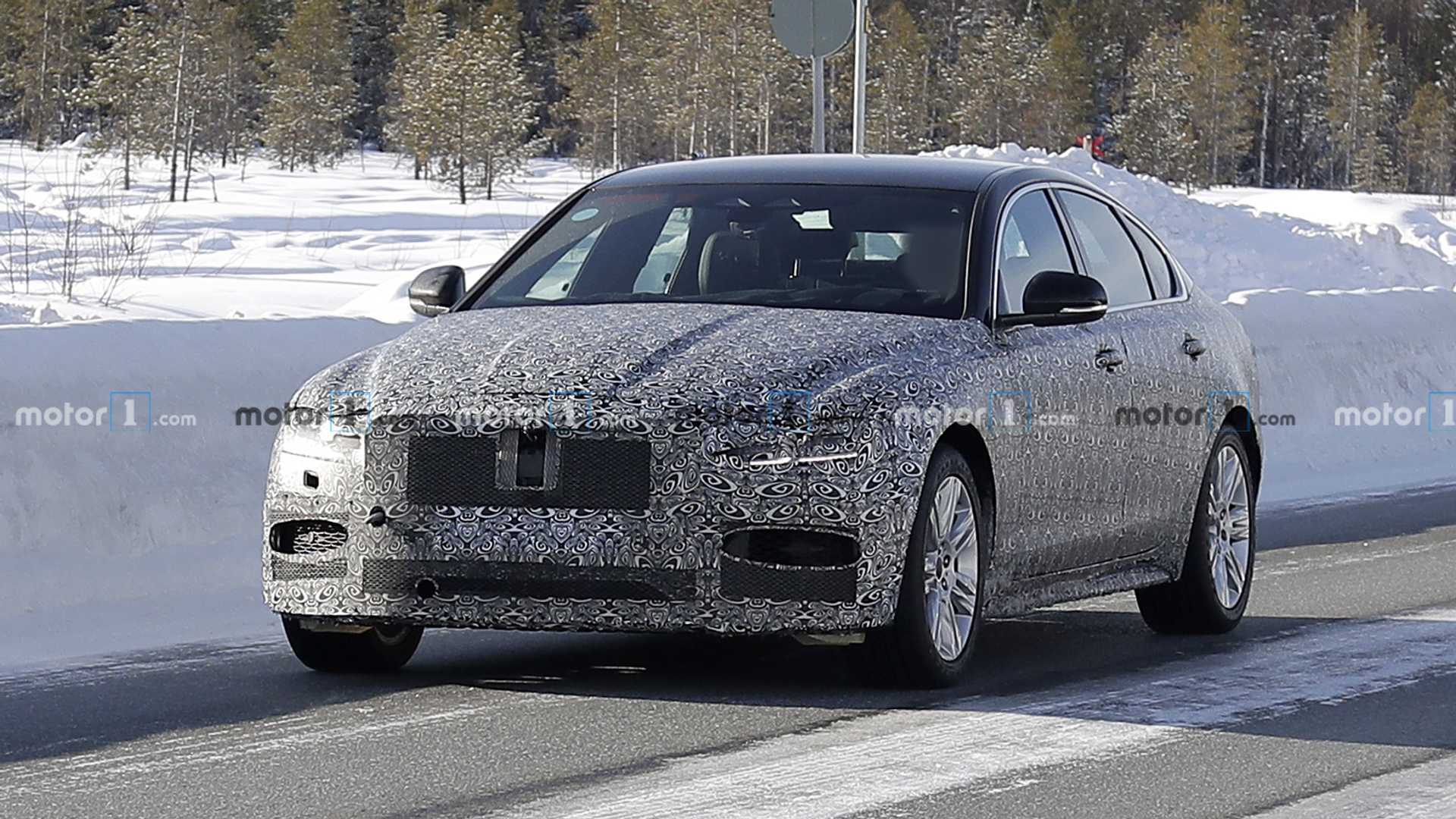 jaguar-xf-facelift-spied---sedan-and-wag