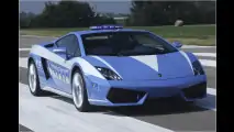 Polizei fährt Lambo
