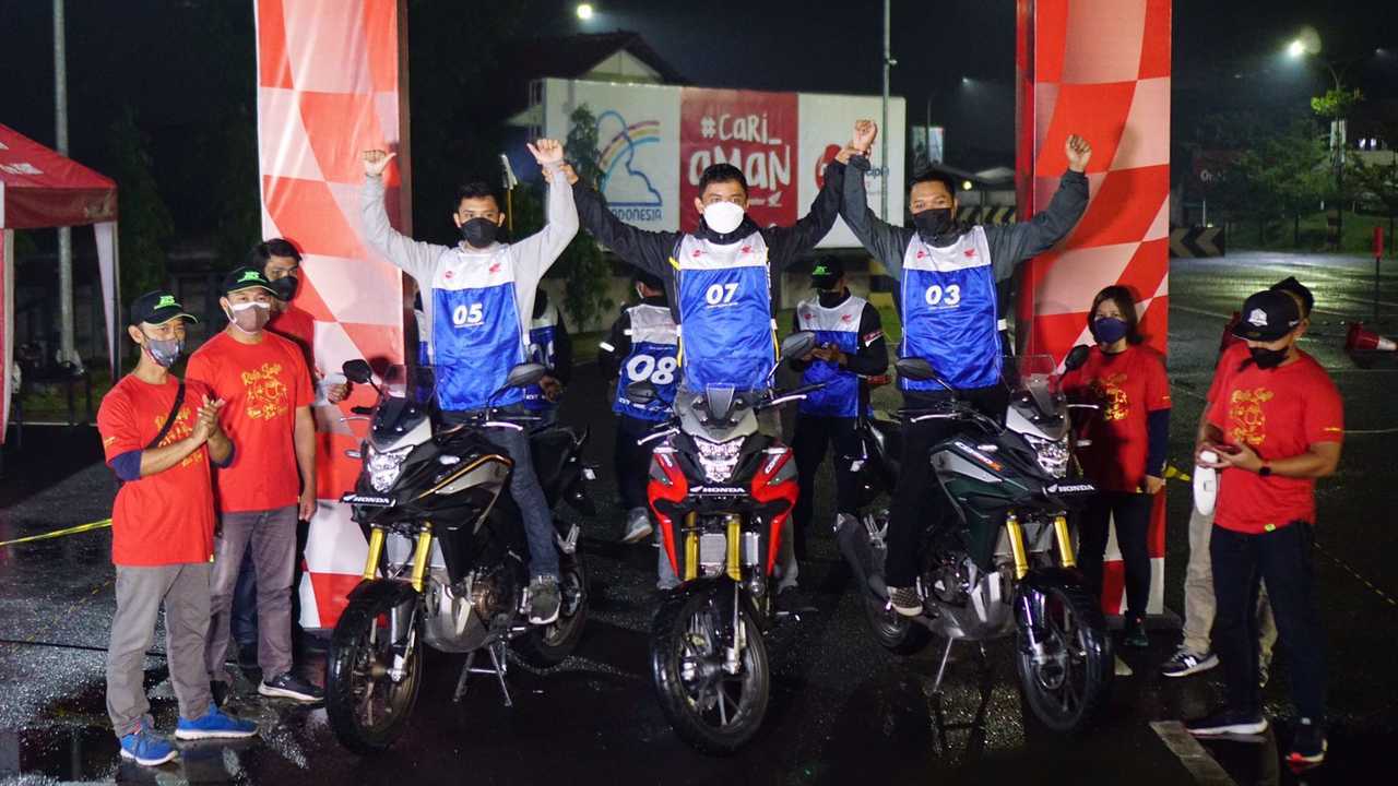 Juara New CB150X Challenge
