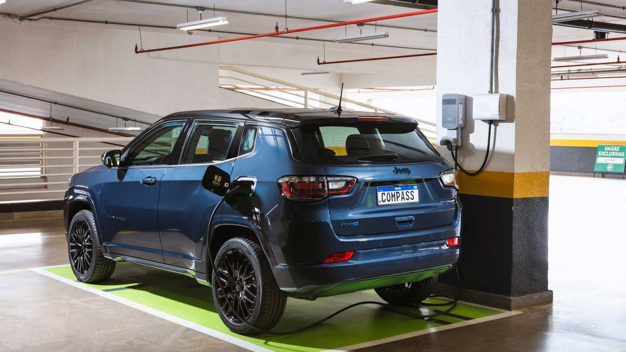 Jeep Compass 4xe_ambientadas (18)