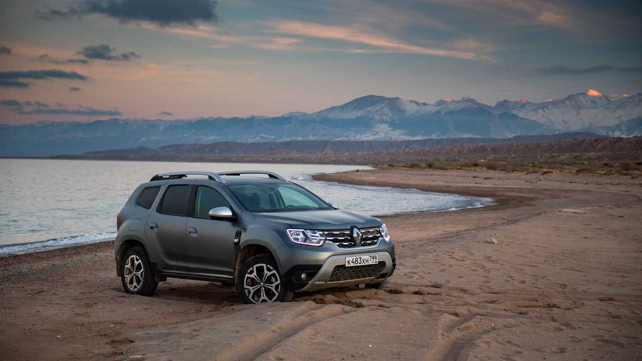 Renault Duster в Киргизии, берег озера Иссык-Куль
