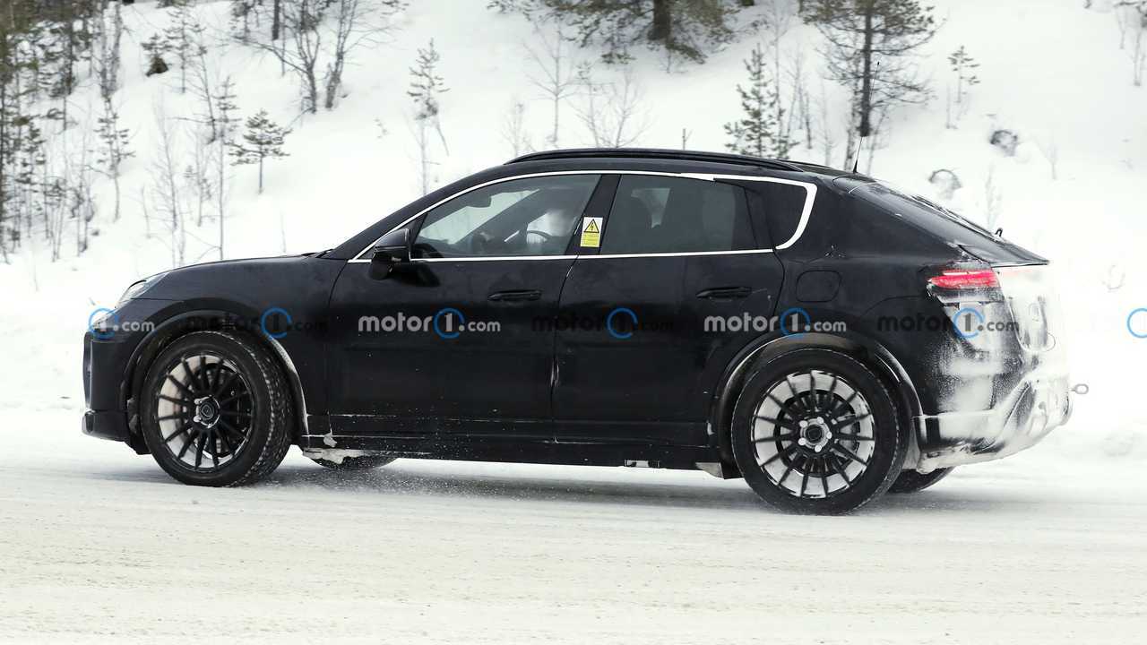 Электрический Porsche Macan на тестах в Финляндии