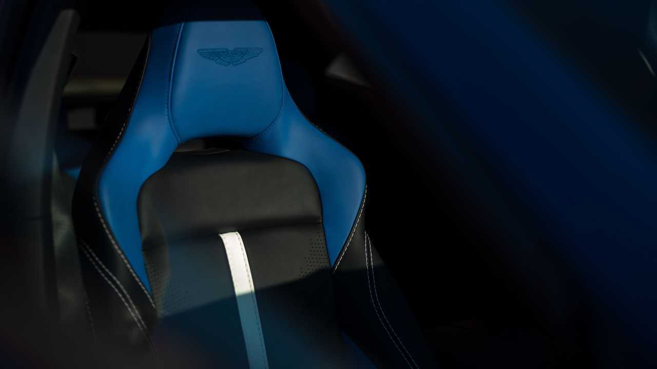 Aston Martin DBX707_12
