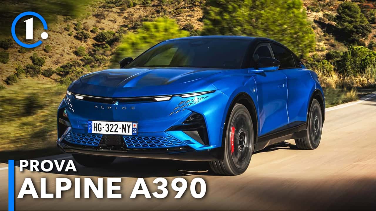 Come va la Alpine A390: la prova su strada