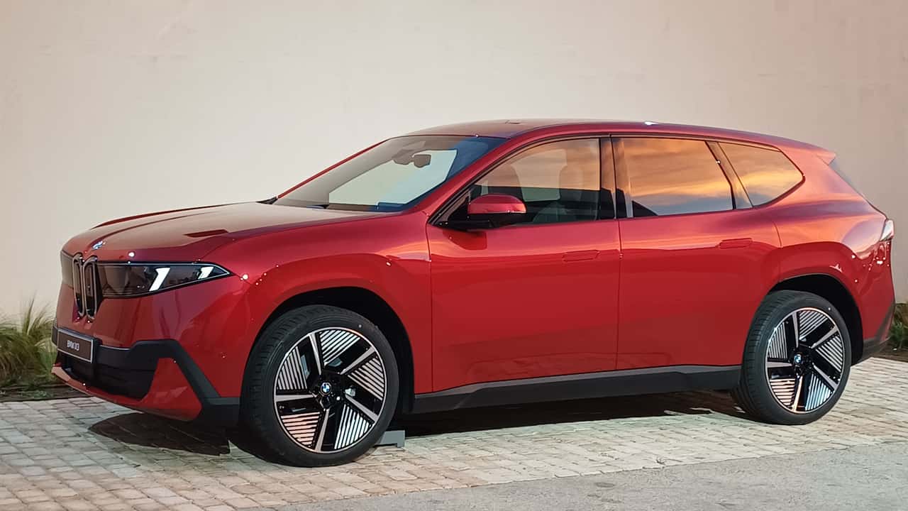 BMW iX3 (2026) in Rot