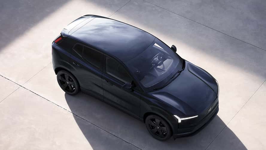 La Volvo EX30 se pare entièrement de noir avec l'édition Black Edition