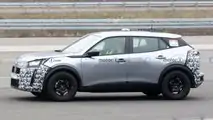 Nuove foto di spionaggio della Peugeot 2008