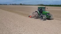 Somac presenta ruote a gabbia in acciaio per trattori in risaia e terreni saturi: pale asimmetriche, autopulizia e trazione senza slittamento nel fango.