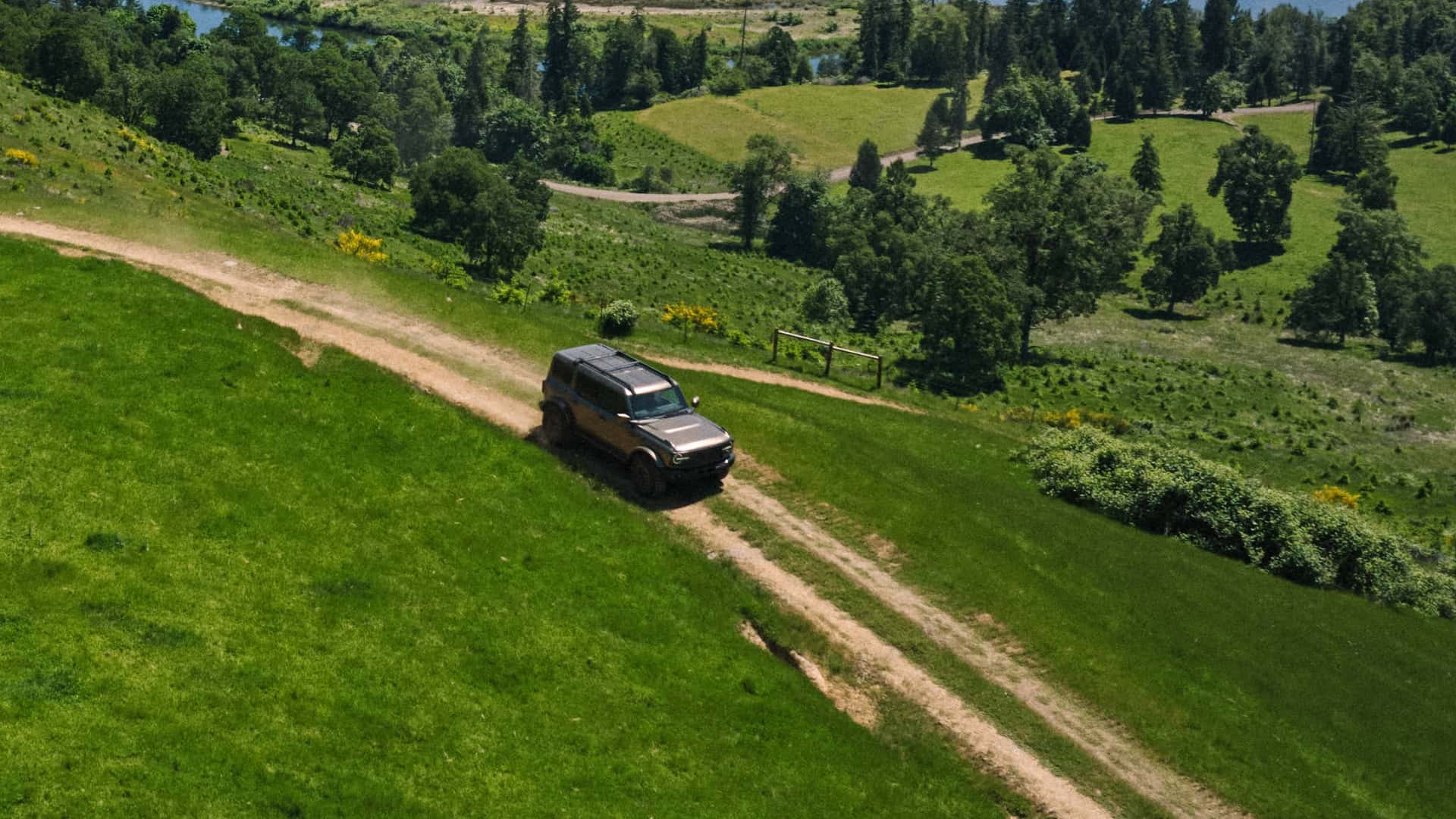 https://cdn.motor1.com/images/mgl/VzW0Xy/s1/2027-ford-bronco-filson.jpg