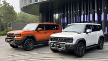 O tamanho gigante do G700 contrasta com o do T2 AWD