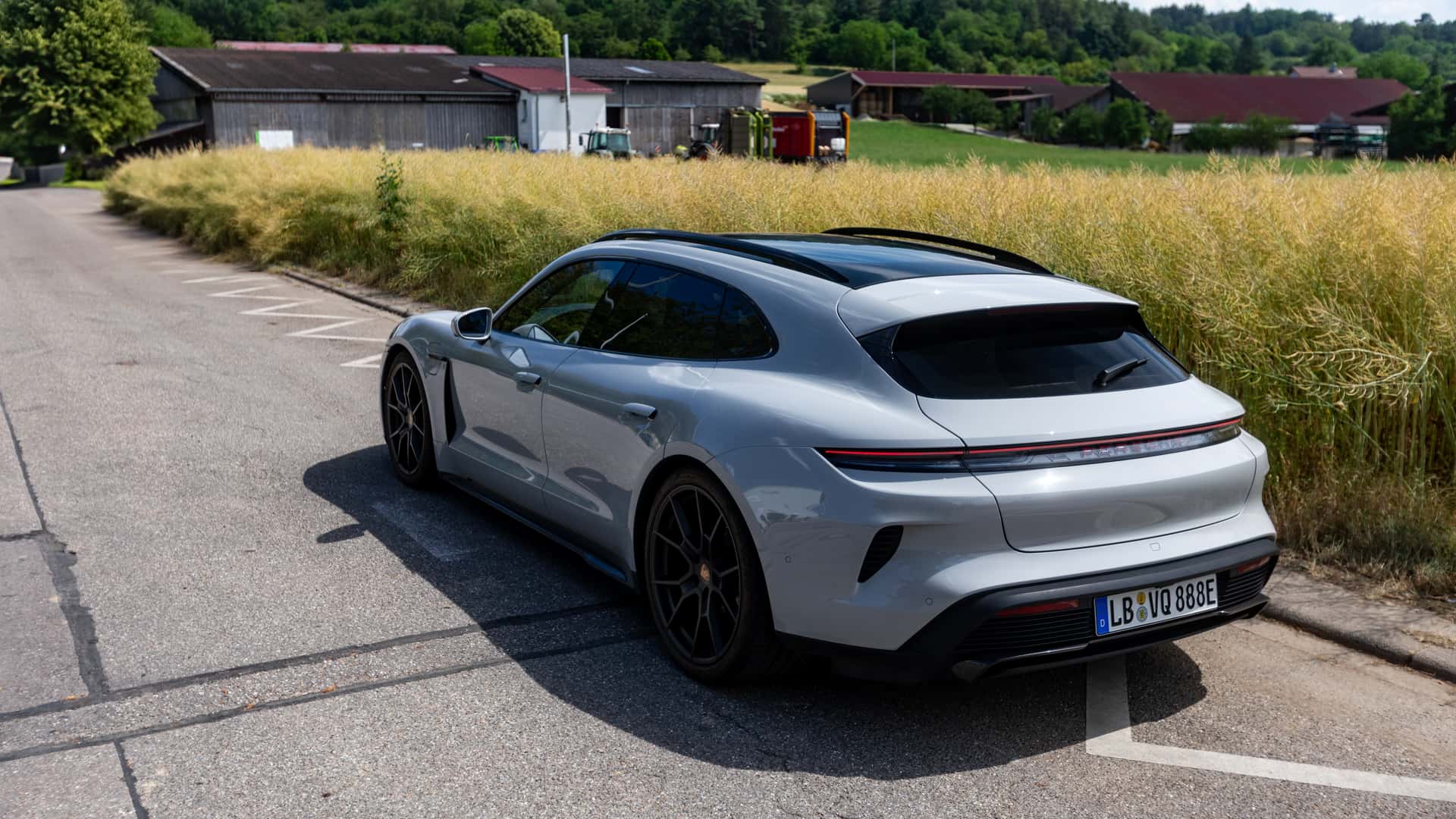 https://cdn.motor1.com/images/mgl/VzW4RK/s1/2027-porsche-taycan-e-shift.jpg