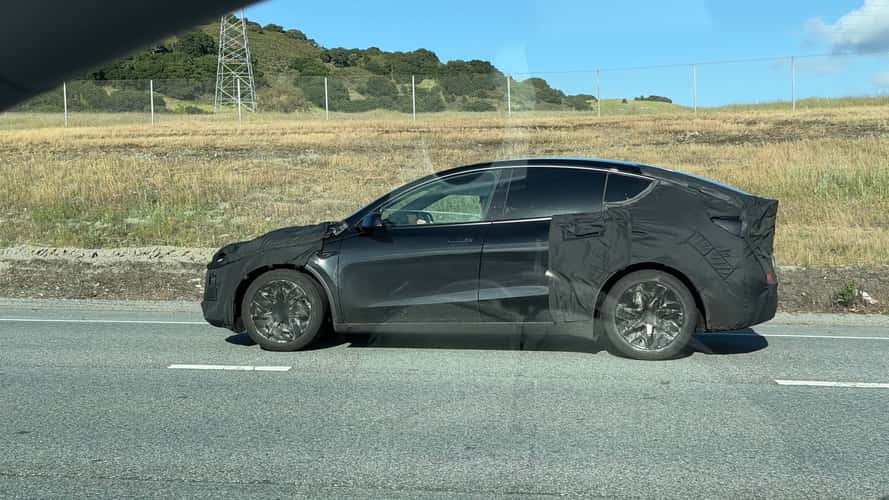 Avvistata la Tesla Model Y L fuori dalla Cina: arriva in Europa?