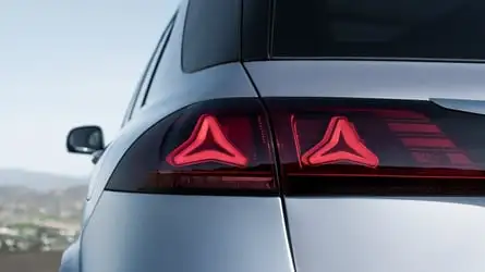 Apenas um dia após lançar versão no Brasil, Mercedes-Benz mostra novo GLE 2027