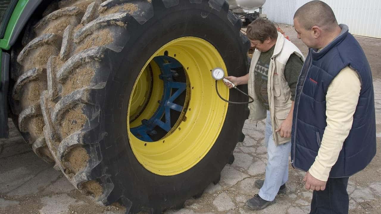 Settaggio pneumatici VF su trinciacaricatrici: misure, pressioni e carichi