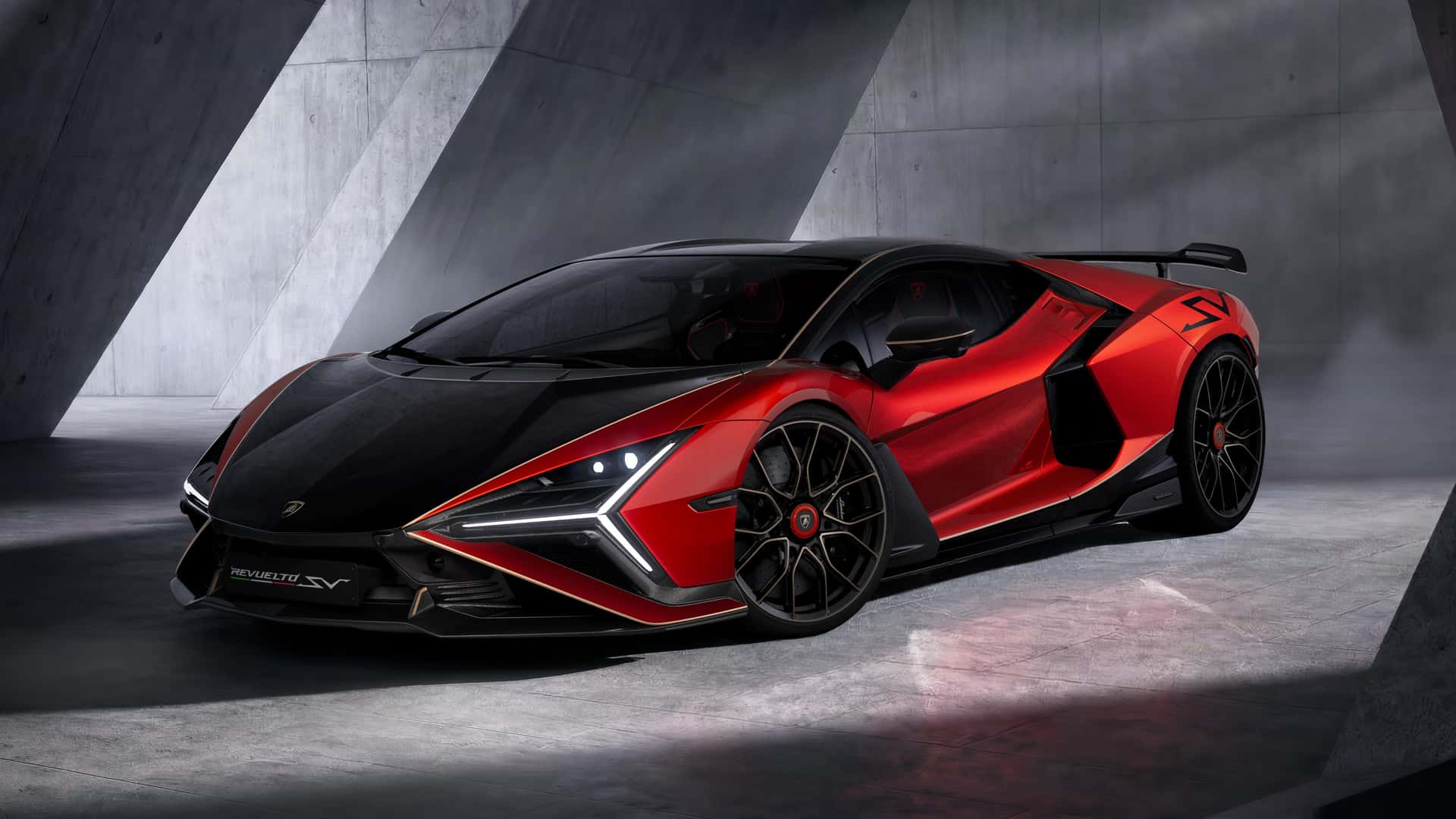 Lamborghini Unveils Track-Focused Revuelto SV Supercar