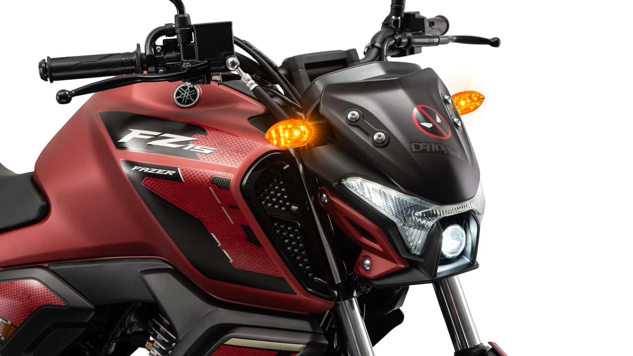 Yamaha apresenta Fazer FZ15 Deadpool e Crosser Wolverine em série limitada