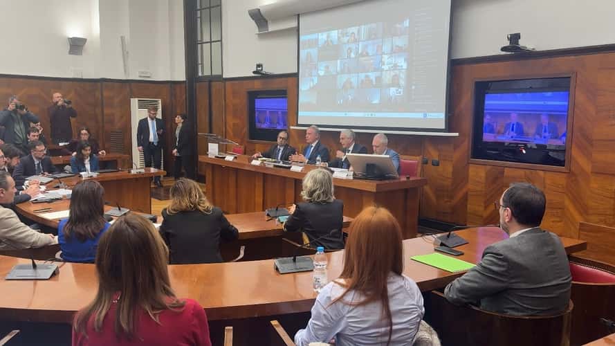 Prezzi carburanti: il Governo promette la stretta sui rincari