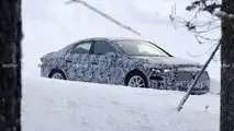 Photo d'espionnage de la berline Mercedes EQA
