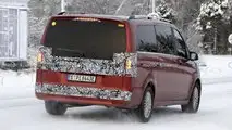 Makyajlı Mercedes-Benz EQV Casus Fotoğrafları