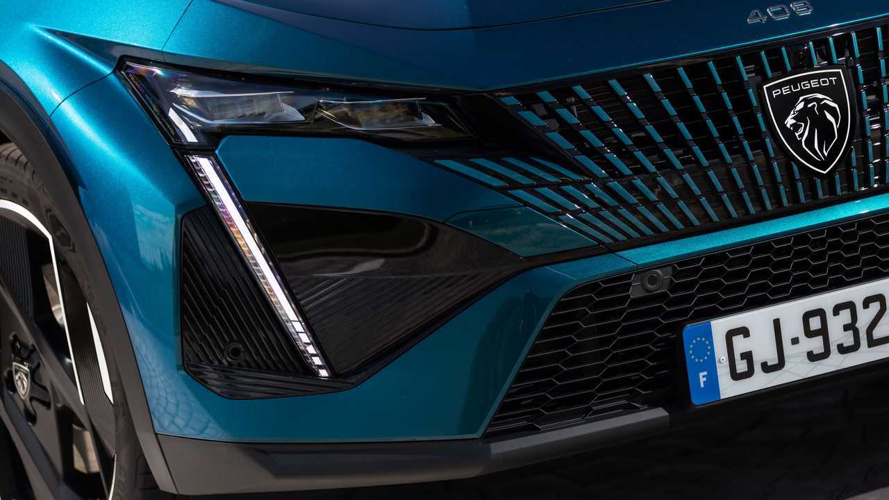 Peugeot 408 Hybrid 225 e-EAT8 (2022) im Test