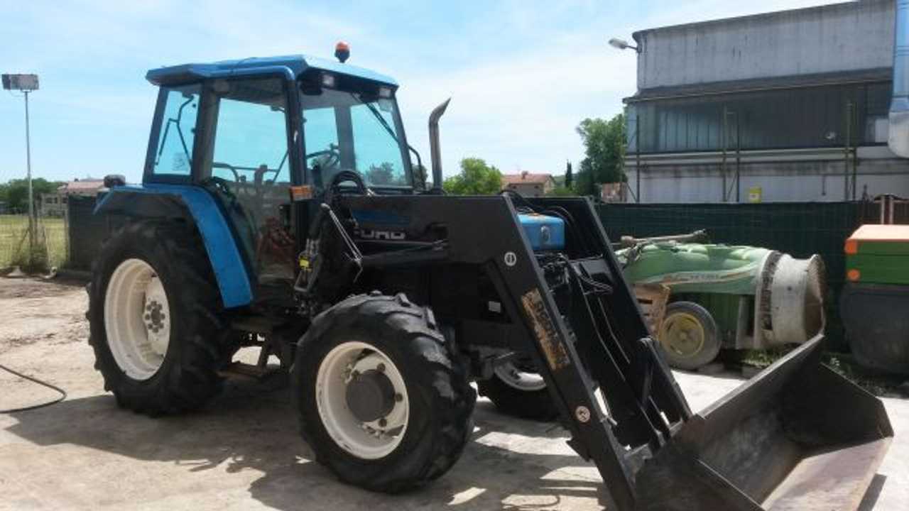Trattori aziendali youngtimer con caricatore a 20mila euro