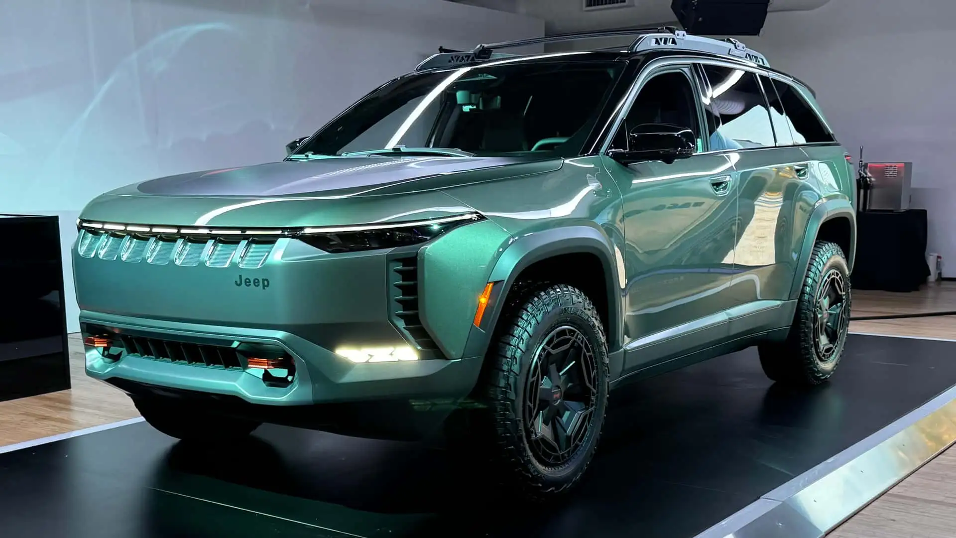 Jeep Wagoneer S Trailhawk Concept antecipa versão off-road do SUV