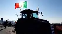 Trattori in marcia su Milano: gli agricoltori chiedono lo stato di crisi