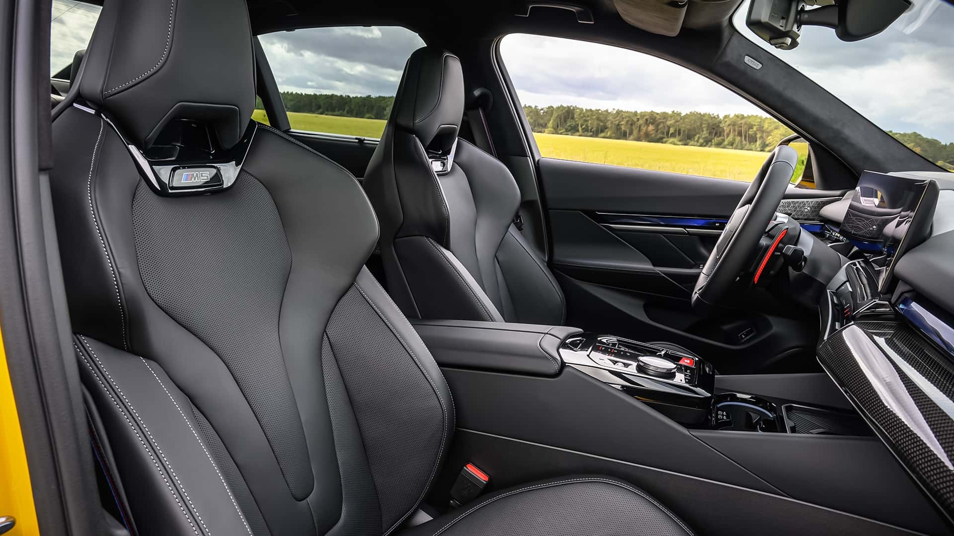 https://cdn.motor1.com/images/mgl/VzgL9G/s1/bmw-m5-2024-im-test.jpg