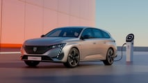 Peugeot E-308 SW Style beim Aufladen