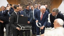 Pininfarina consegna a Papa Francesco 