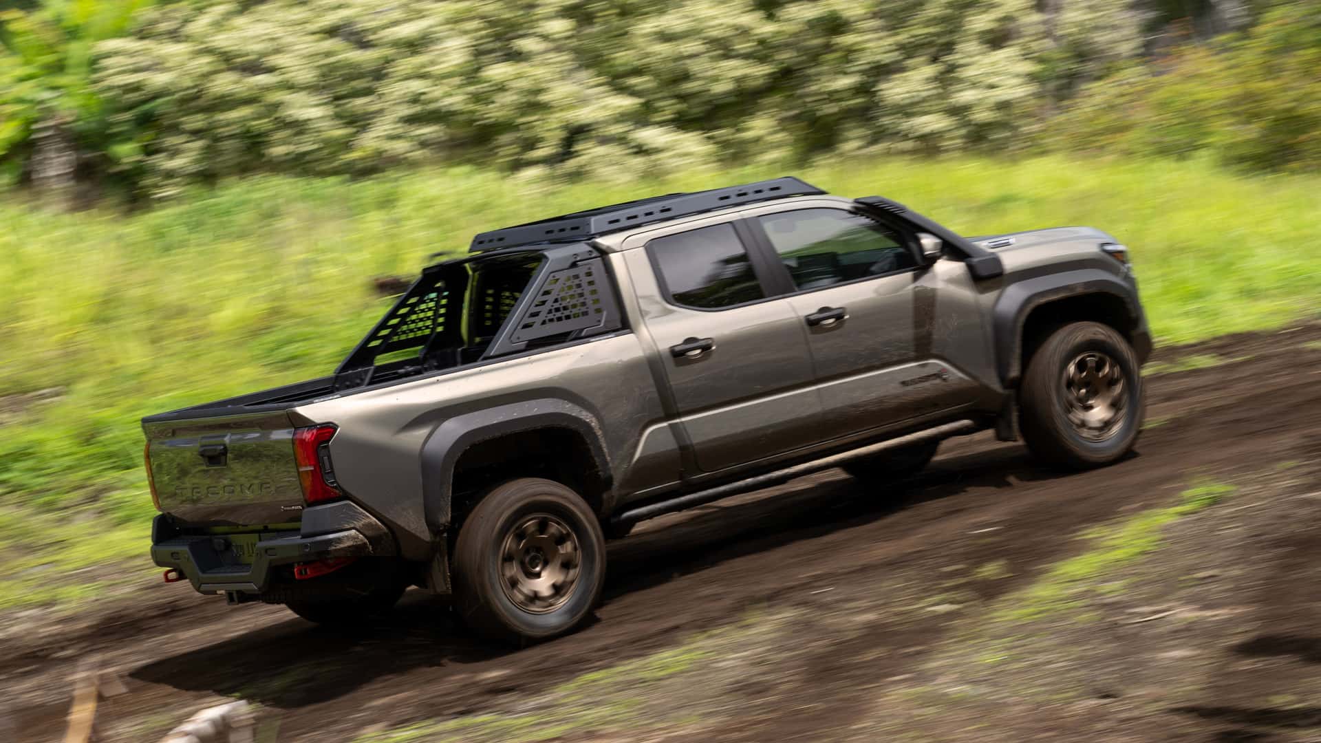 https://cdn.motor1.com/images/mgl/VznBmB/s1/2024-toyota-tacoma-trailhunter.jpg