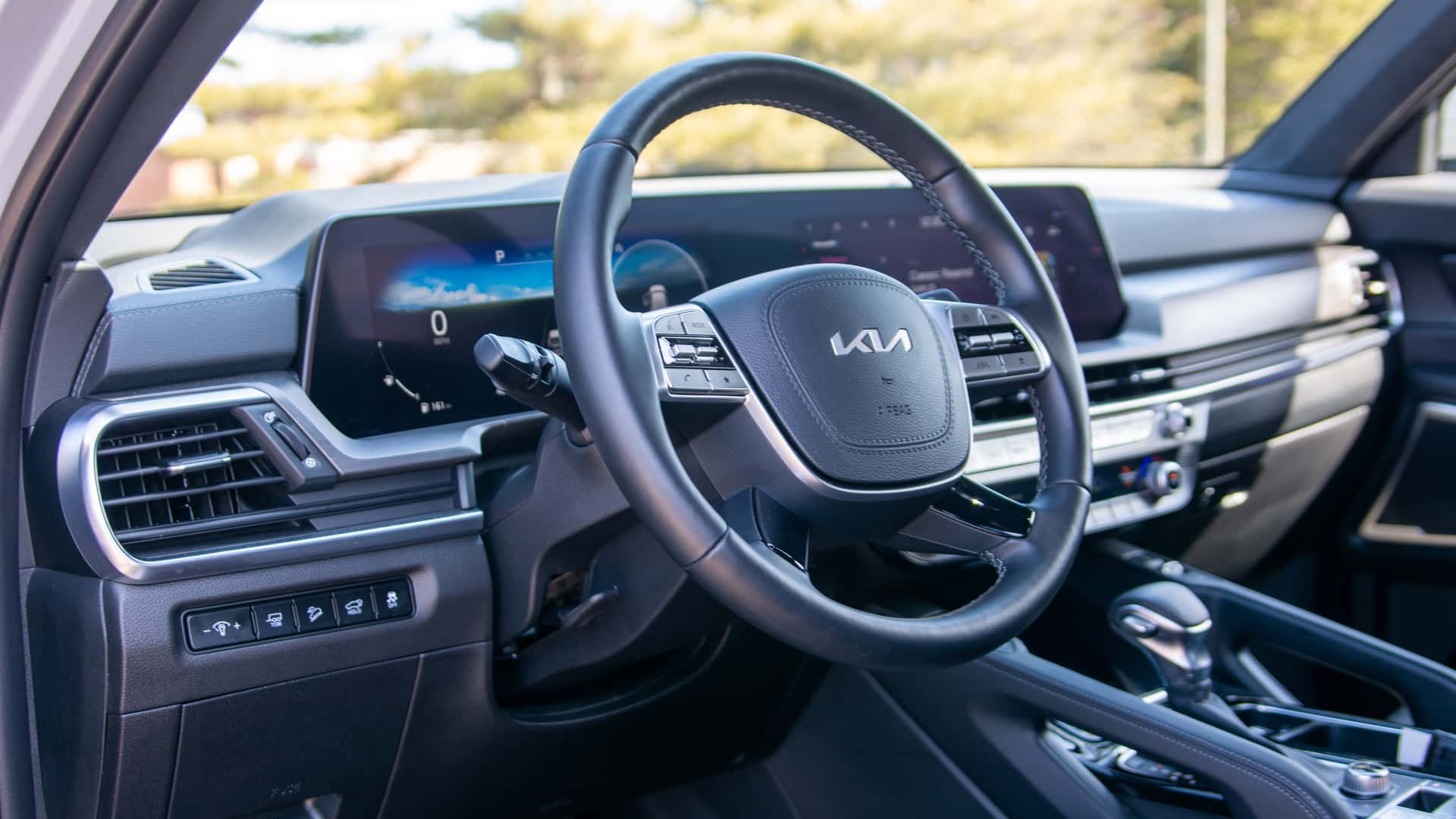 https://cdn.motor1.com/images/mgl/VznM1l/s1/2023-kia-telluride-interior.jpg