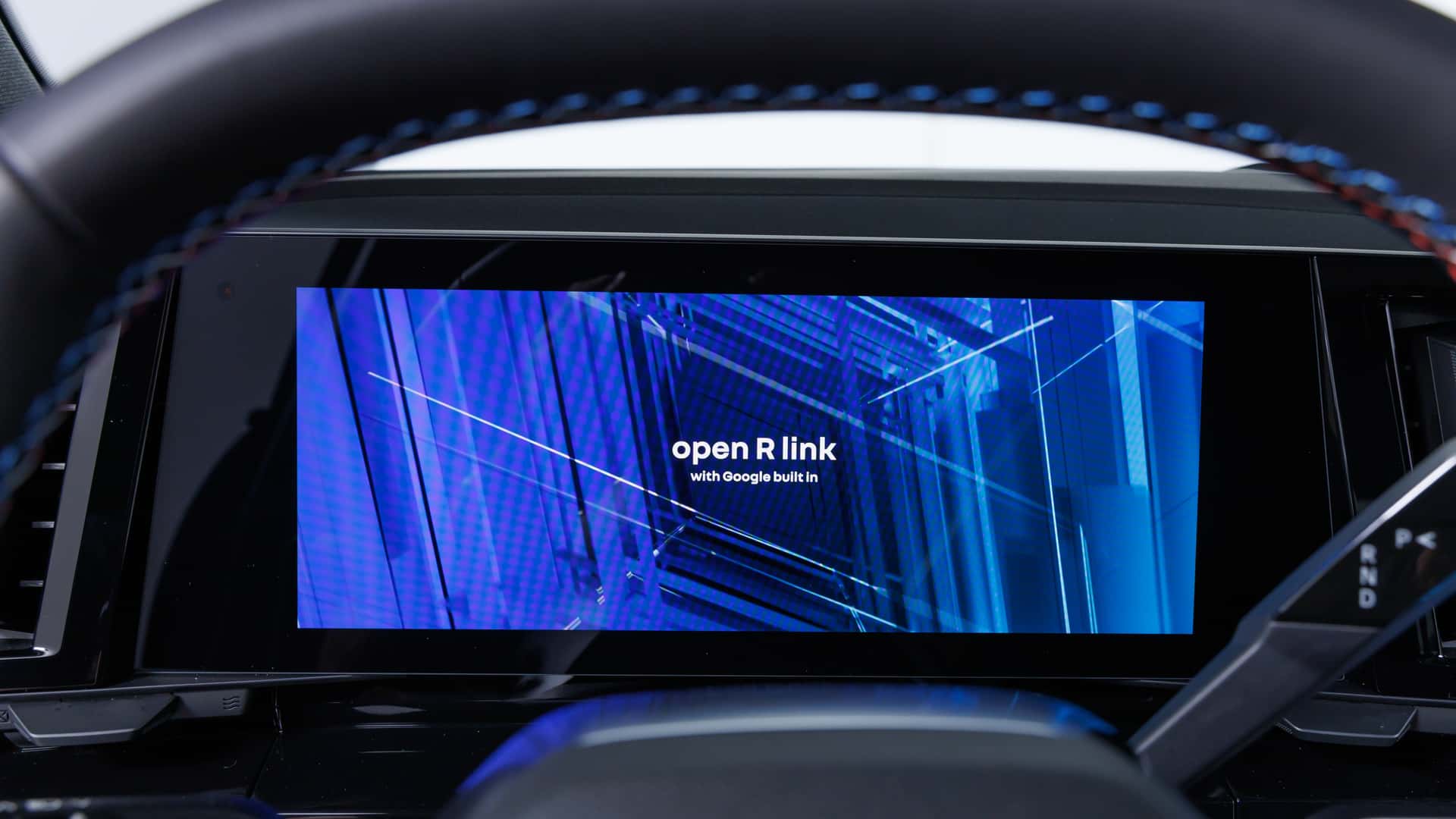 https://cdn.motor1.com/images/mgl/VznNml/s1/2024-renault-rafale-interior.jpg