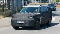 Hyundai Santa Fe (2024) als Erlkönig zeigt Lichtsignatur