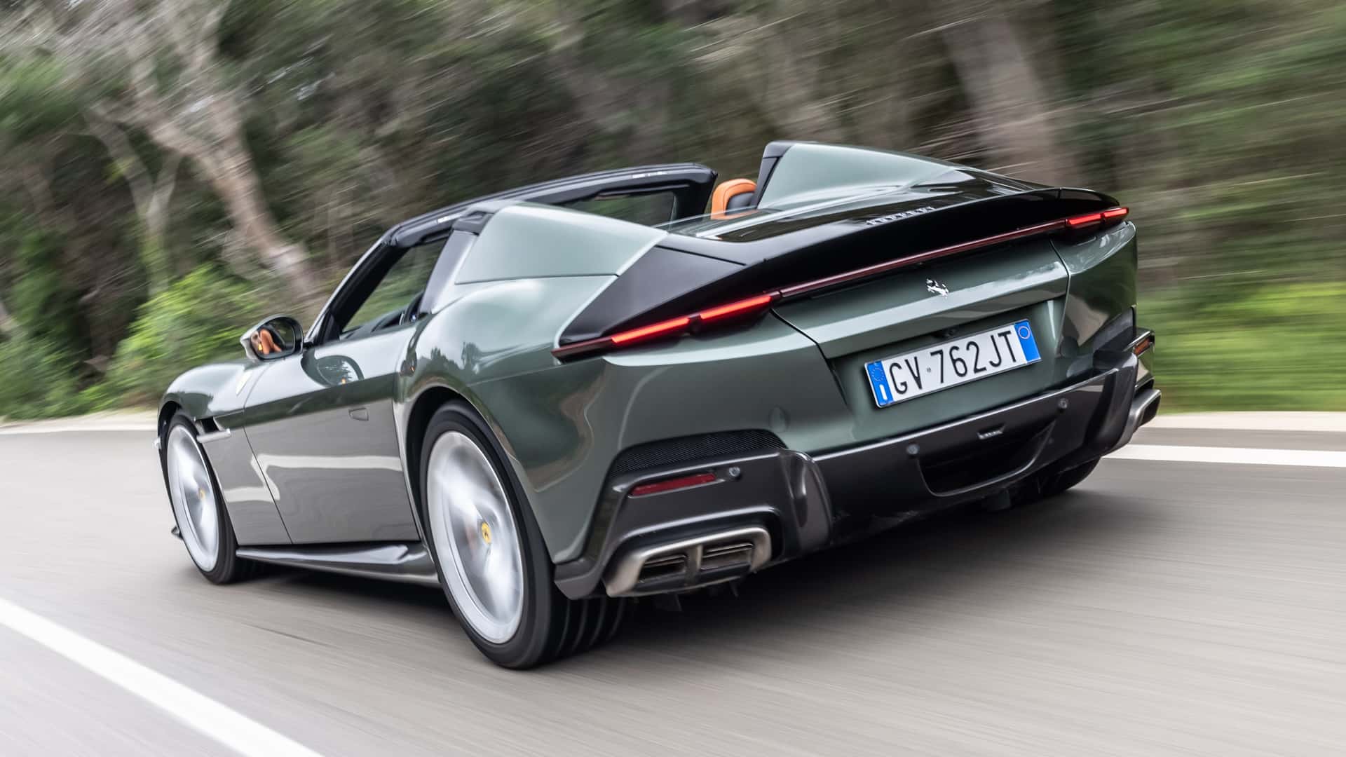 https://cdn.motor1.com/images/mgl/Vzv8zK/s1/2025-ferrari-12cilindri-spider-first-drive-review.jpg