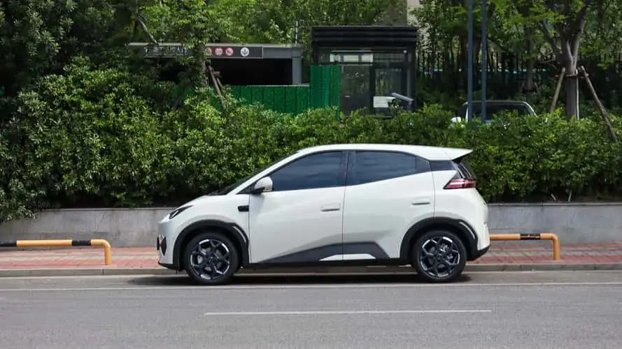 BYD Dolphin Mini 2026 em versão brasileira, cor Azul Glacial