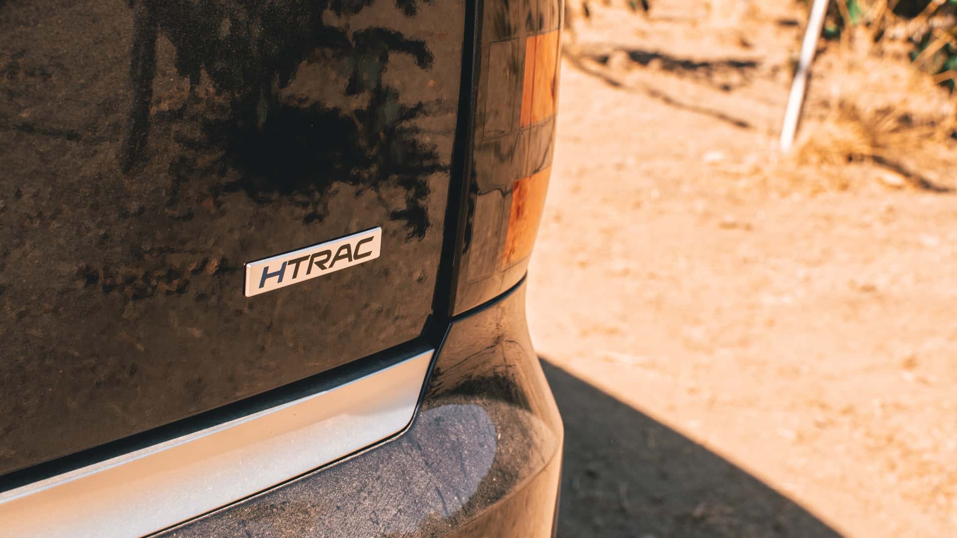 https://cdn.motor1.com/images/mgl/Vzvm6G/s1/2026-hyundai-palisade-review.jpg