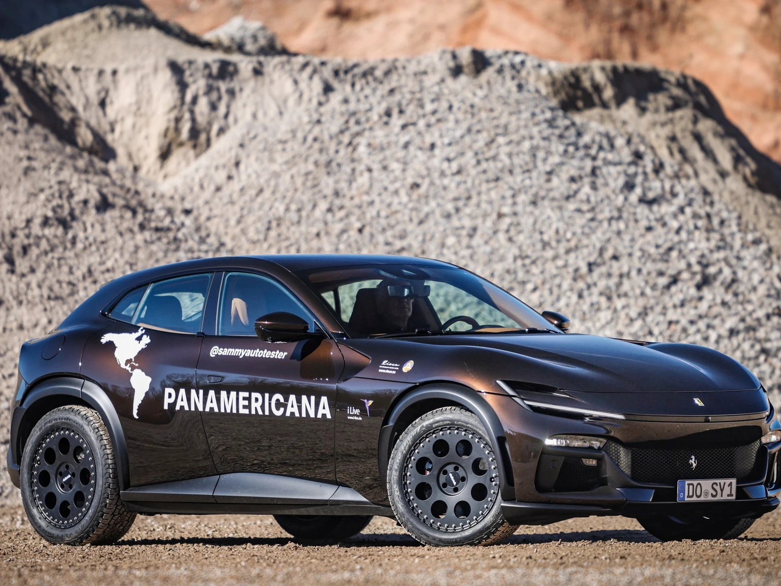 Ferrari Purosangue vira off-road para encarar a rodovia Pan-americana