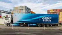 Mercedes-Benz eActros 300 tractor