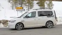 Volkswagen Caddy eHybrid 2023, le foto-spia