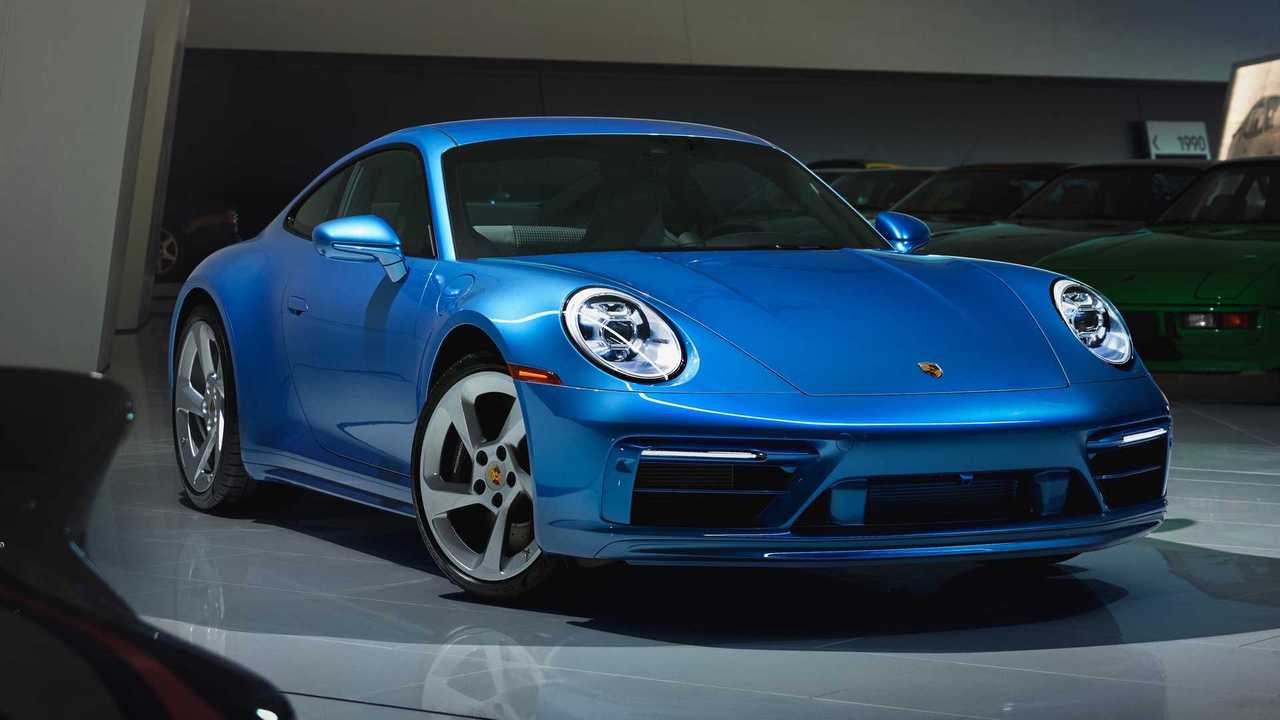 بيع بورشه 911 سالي سبيشال في مزاد آر أم شوذبيز للأعمال الخيرية 2022