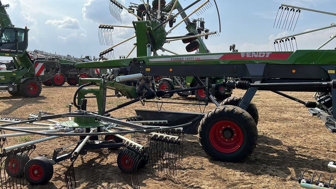 Fendt Former 14055 PRO: il nuovo ranghinatore a 4 giranti MY2023