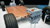 Esquema de aplicação da plataforma Ultium no Cadillac Lyriq mostra o tamanho dos dois motores elétricos